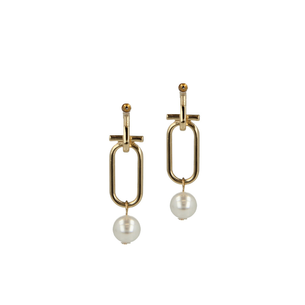 Golden pearl earrings from Otazu