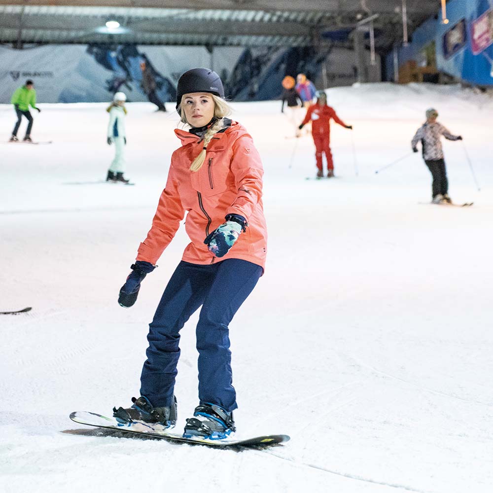 mager Aan de overkant Kenmerkend Skiing or snowboarding at SnowWorld
